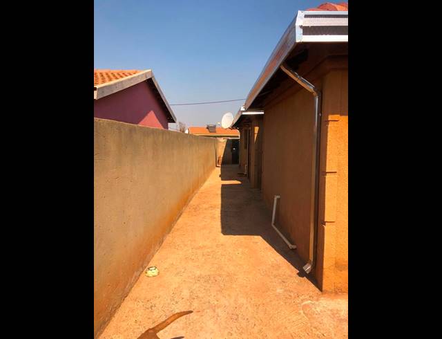 3 BEDROOM HOUSE FOR SALE IN VILLA LIZA